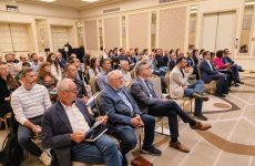 Il pubblico nella Sala Cristalli dell'Hotel Principe di Savoia durante il convegno
